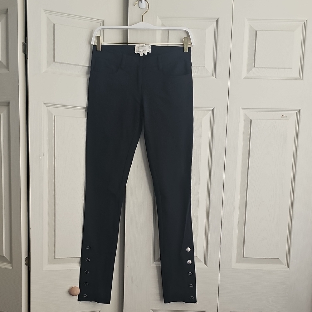 Nicole Miller Artelier Black skinny Pants with Button Detail. #0036